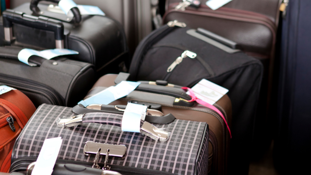 Best Travel Tips: 21 Travel Hacks That Experienced Business